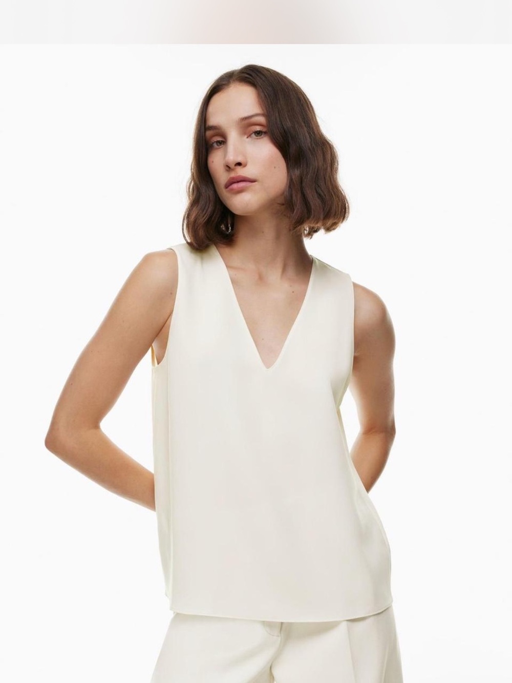 DEADSTOCK Aritzia Vara Blouse Babaton Cream V-Neck Sleeveless size xxs